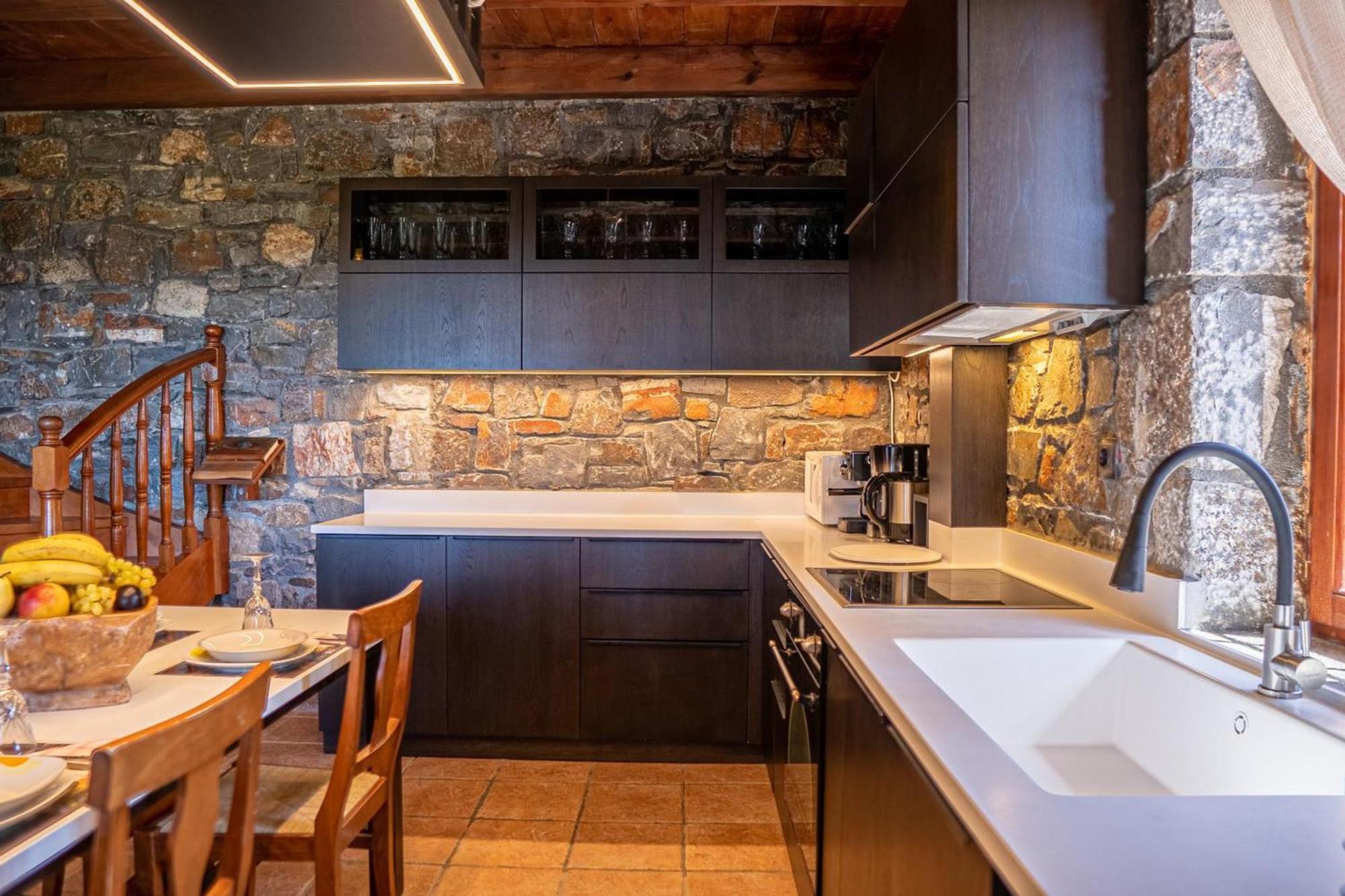מילאטוס Iris Stone Built Villa מראה חיצוני תמונה