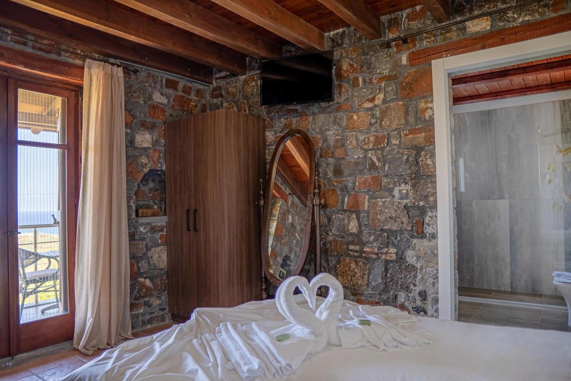 מילאטוס Iris Stone Built Villa מראה חיצוני תמונה