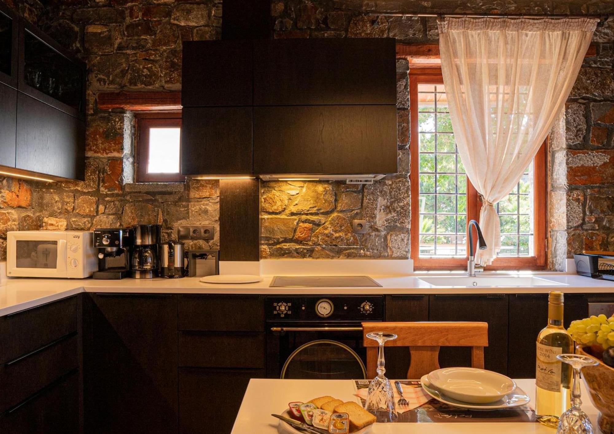 מילאטוס Iris Stone Built Villa מראה חיצוני תמונה