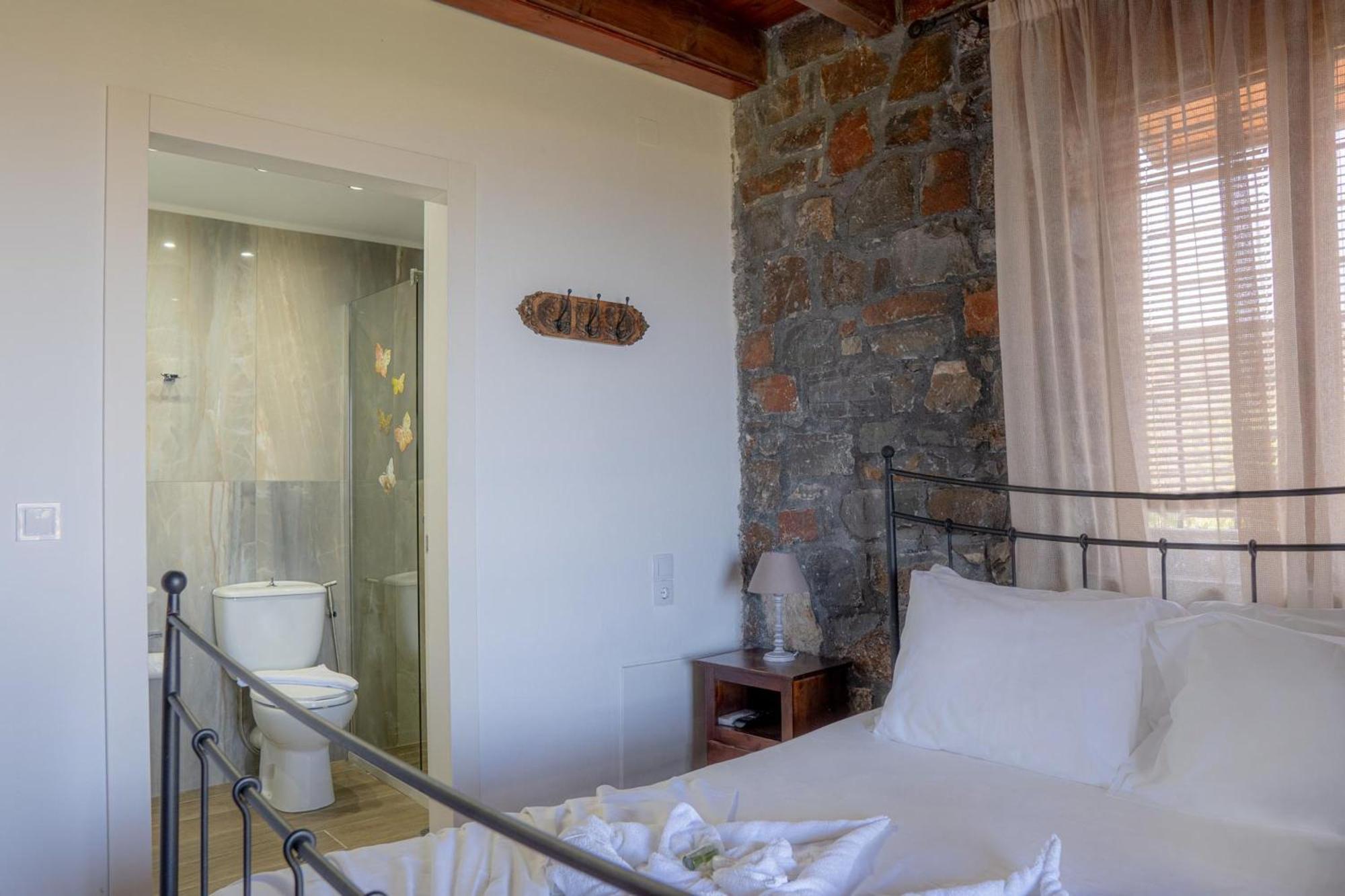 מילאטוס Iris Stone Built Villa מראה חיצוני תמונה